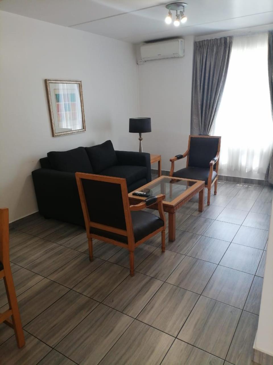 Airport Inn And Suites Edenvale Eksteriør billede