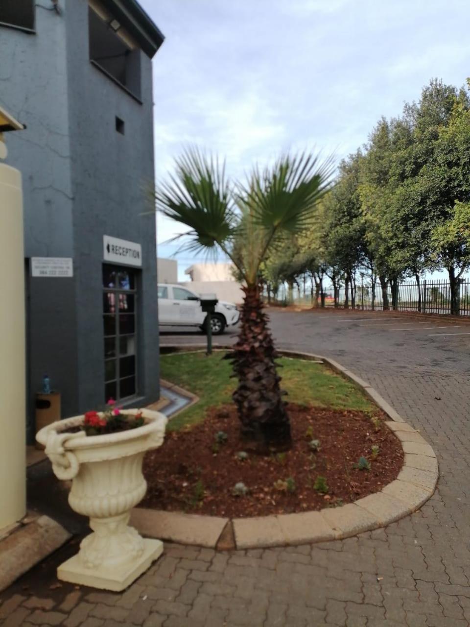 Airport Inn And Suites Edenvale Eksteriør billede