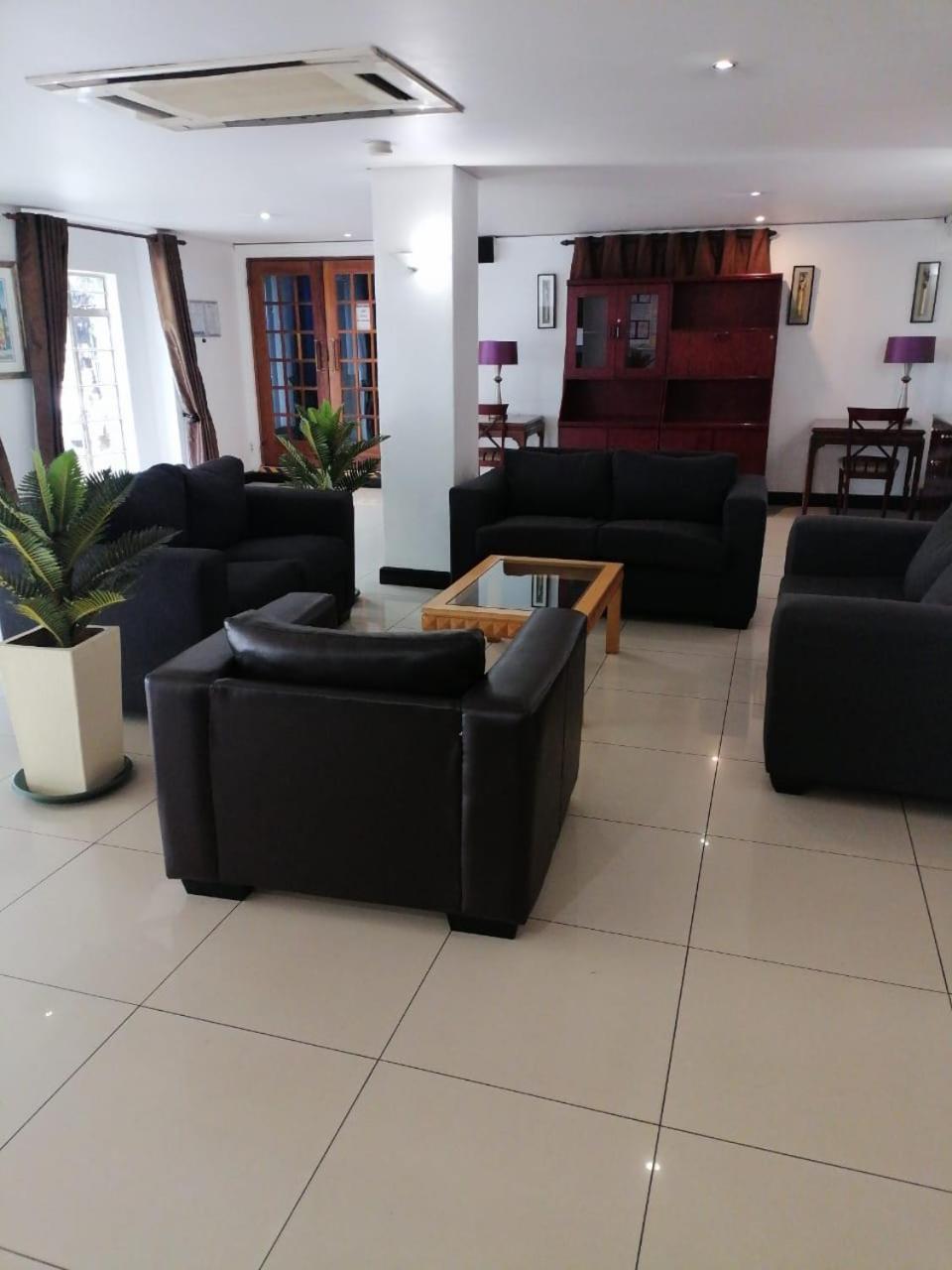 Airport Inn And Suites Edenvale Eksteriør billede