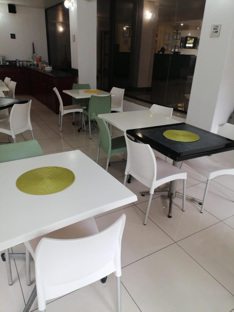 Airport Inn And Suites Edenvale Eksteriør billede